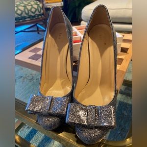 Gorgeous Kate Spade silver glitter bow pumps